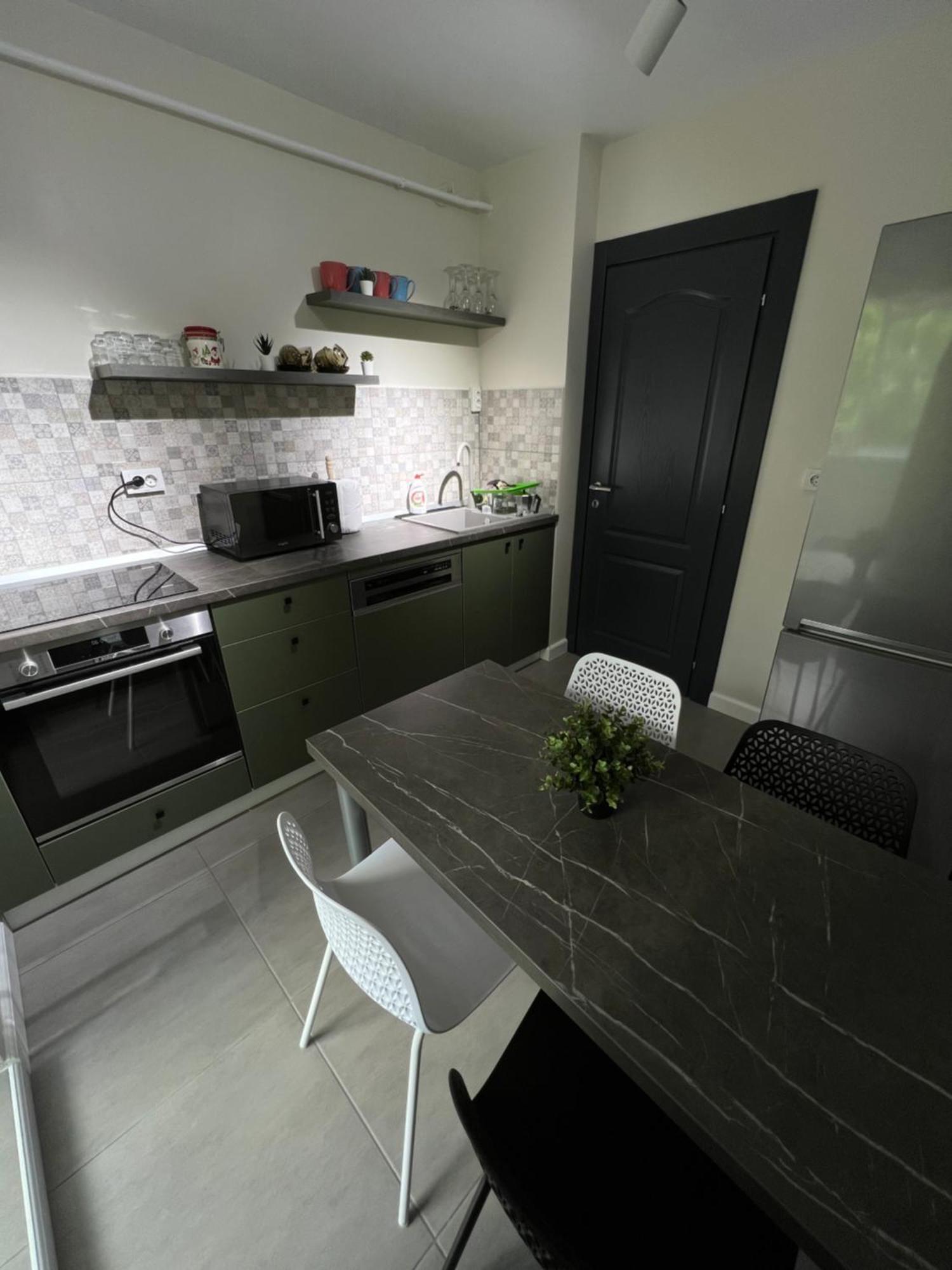 The Urban Hub 2 Apartment Iasi Luaran gambar